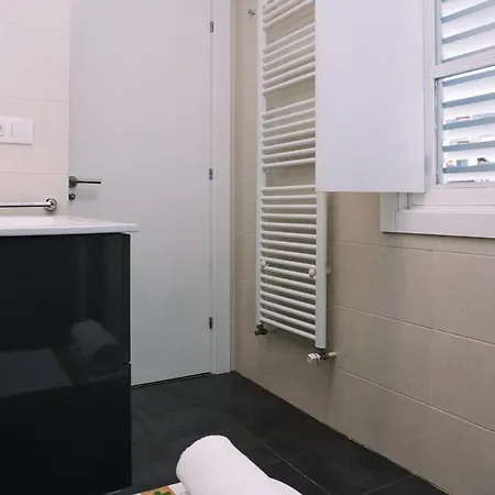 Atico Con Luz Y Brillo En By アパート