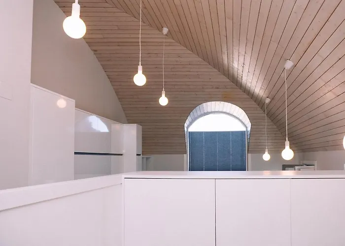 ático Con Luz Y Brillo En By