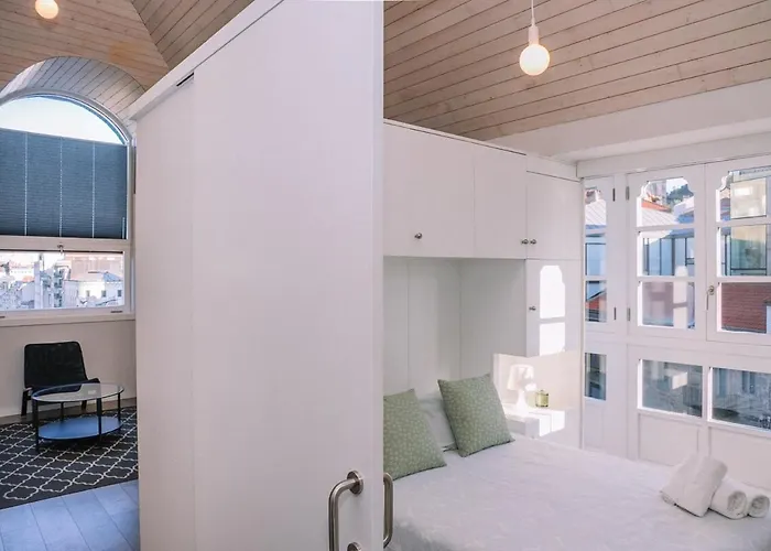 ático Con Luz Y Brillo En By