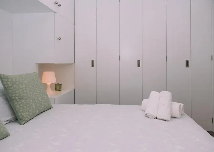 ático Con Luz Y Brillo En By *