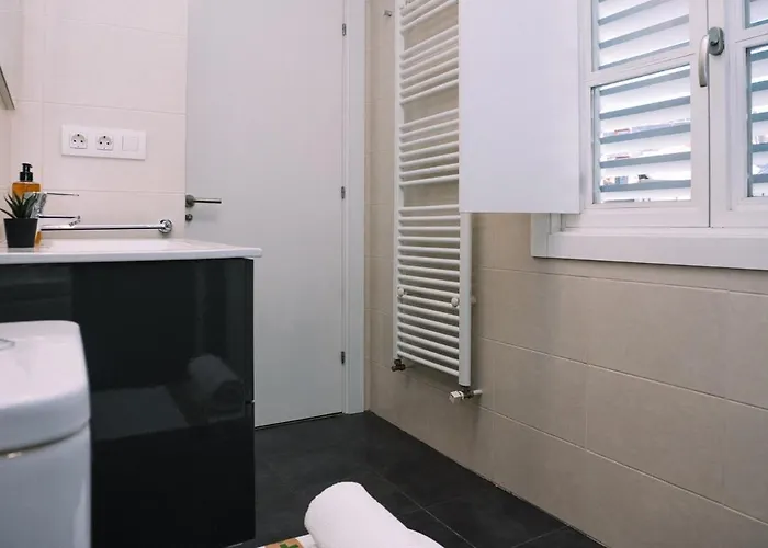 ático Con Luz Y Brillo En By Apartamento