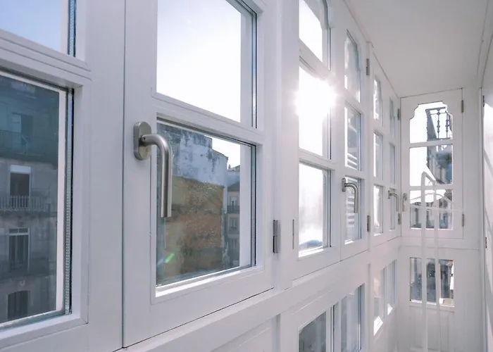 ático Con Luz Y Brillo En By Apartamento